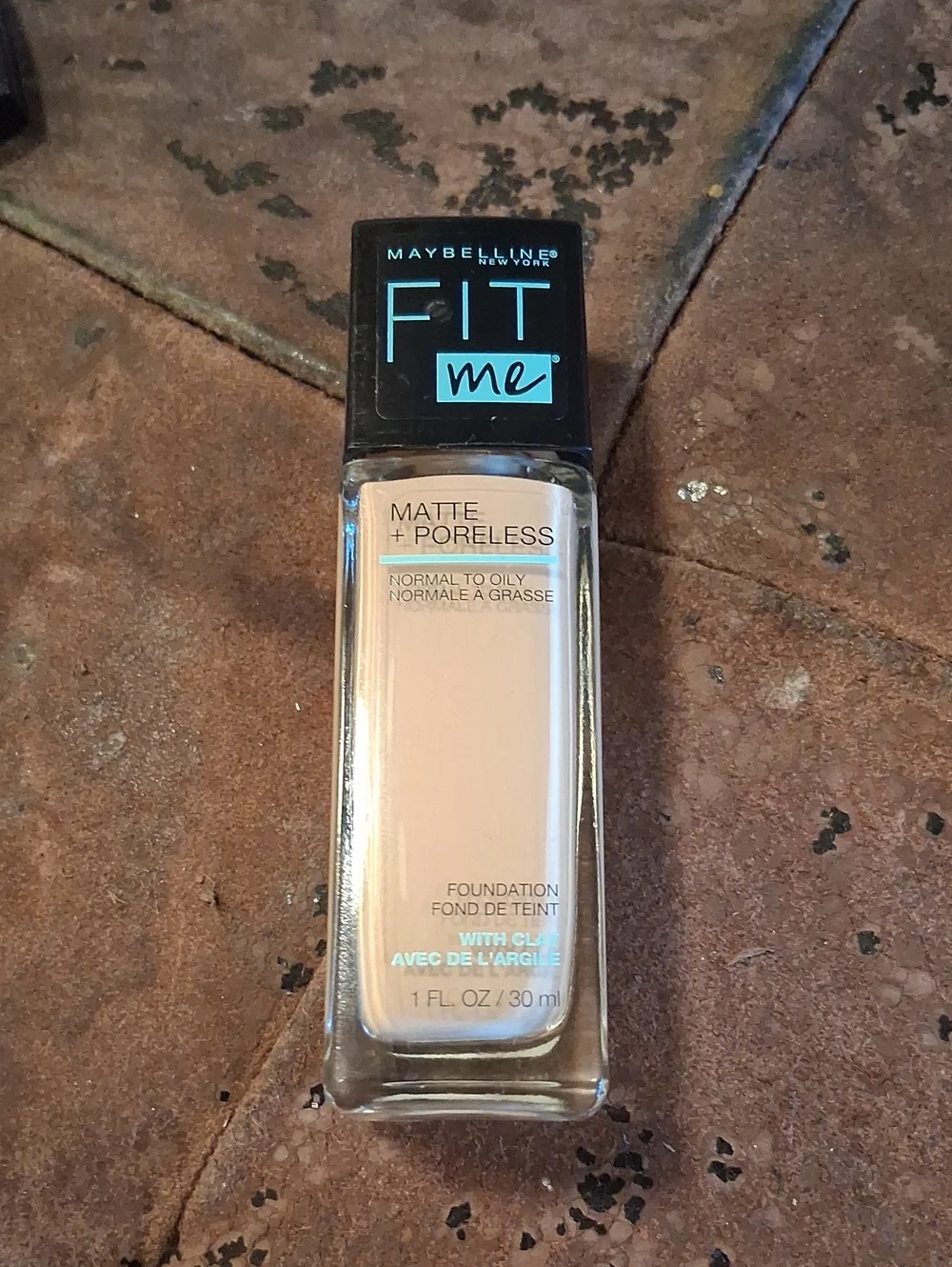 Maybelline (Nude Beige 125)Fit Me Matte + Poreless Foundation W/ Clay